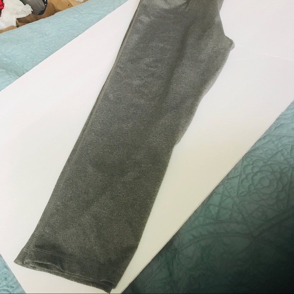 Reebok gray heather exercise capris
